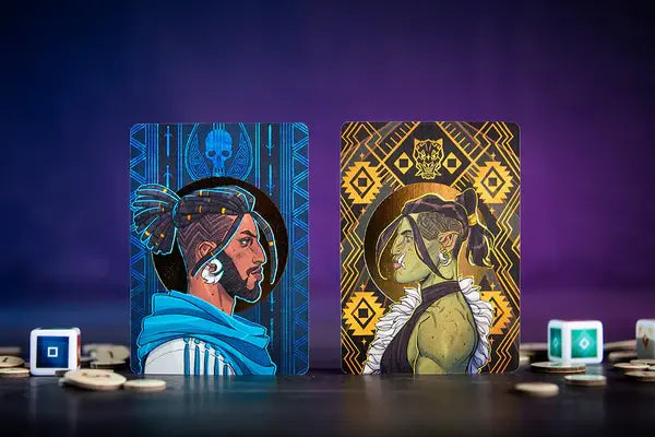 Dos cartas de Kinfire Delve: Scorn’s Stockade con personajes y dados