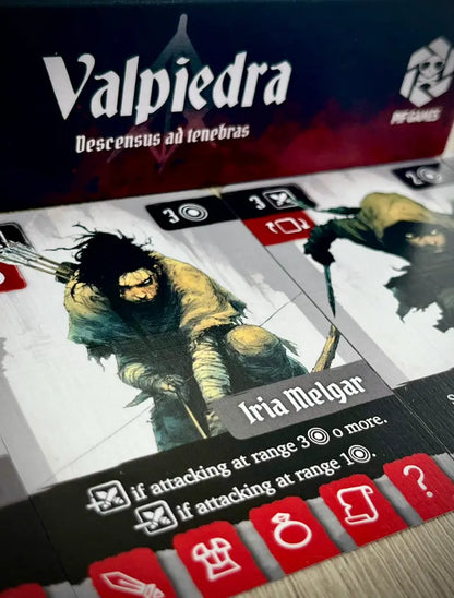 Valpiedra Descensus ad Tenebras, juego de mesa con cartas de personaje y habilidades